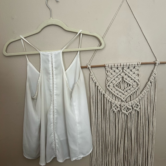 White top - Picture 3 of 4